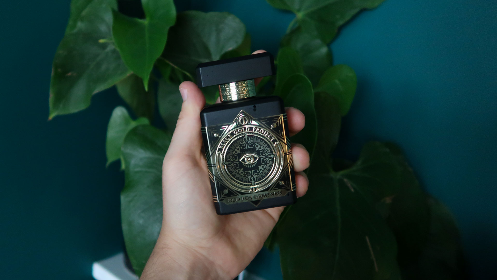 مقایسه جامع عطر خالص اینیشیو عود فور گریتنس و ادکلن اصل اینیشیو عود فور گریتنس